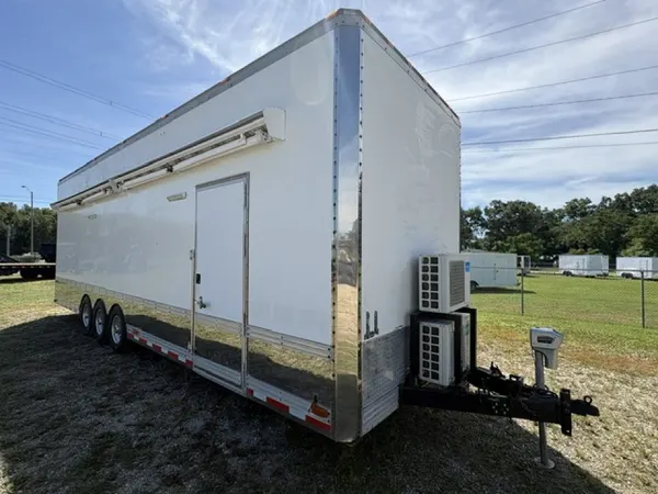 Used 2000 8.5X30 Renegade Stacker